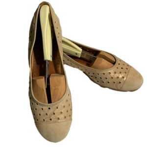 Size 9 Gabor suede flats